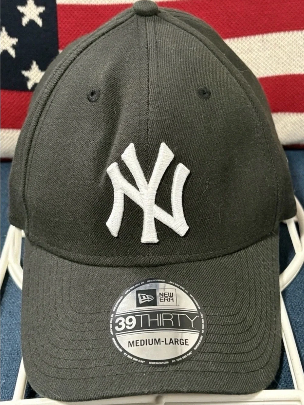 New Era Black New York Yankees 39THIRTY Curved Visor Hat